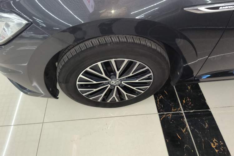 Used Volkswagen Sagitar 2019 280TSI DSG Comfort Version China VI Standard Left Front Wheel Hub