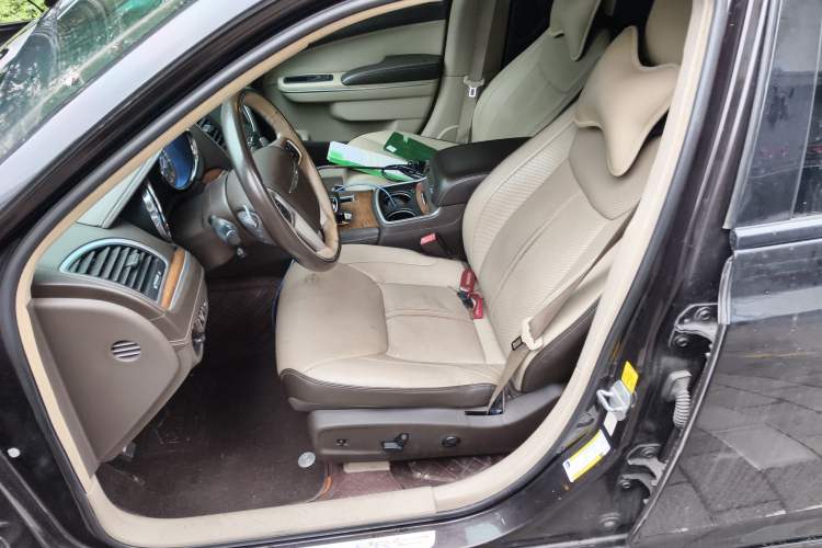 Used Chrysler 300C 2012 3.6L Luxury Edition
