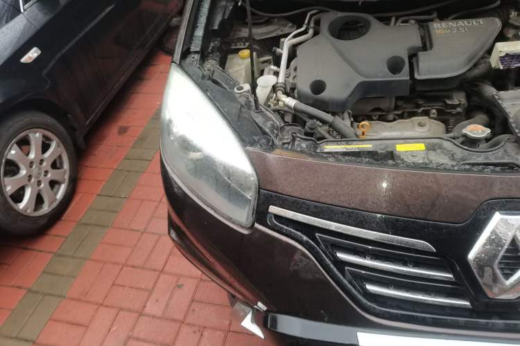 Used Renault Koleos 2014 2.5L 4x4 Comfort Edition Right Front Headlight