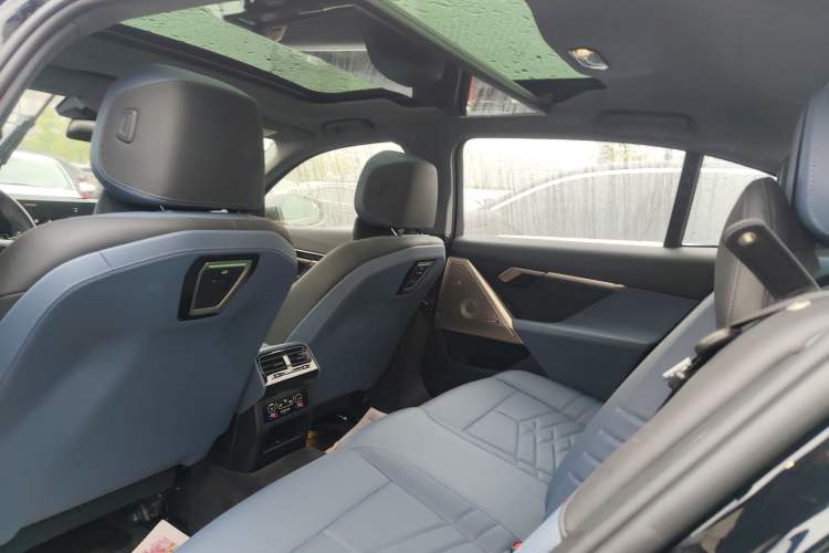 Used BMW 5 Series 2025 530Li Luxury Edition M Sport Package
