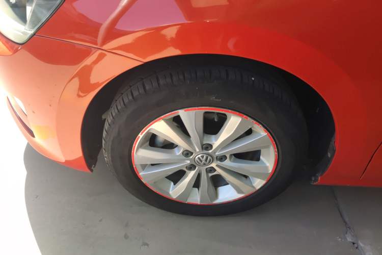 Used Volkswagen Golf Sportsvan 2016 230TSI Automatic Trend Edition Left Front Wheel Hub