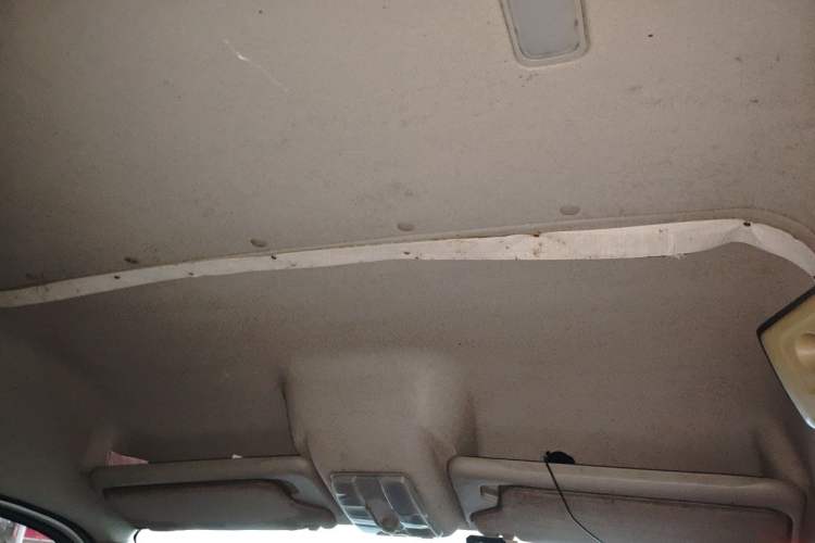 Used SAIC MAXUS Xintu V80 2017 2.5T 5-Speed Manual Aoyuntong National V Short Wheelbase Mid-Roof 5/6/10-Seater
