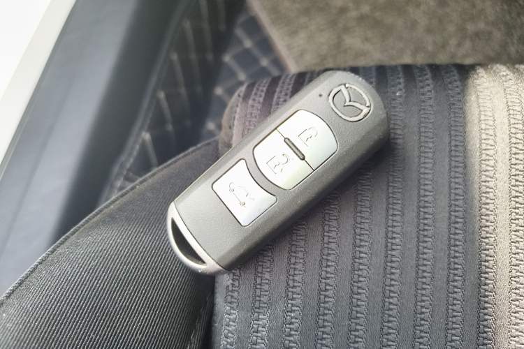 Used Mazda Mazda 3 Axela 2014 Sedan 1.5L Automatic Luxury Model