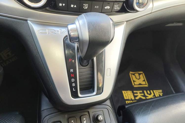 Used Honda CR-V 2015 2.4L four-wheel drive luxury version Gear Lever