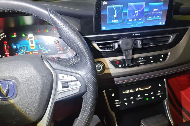 Used CHANGAN CS75 2018 280T Automatic Yazi Model China V Standard Audio And AC Panel