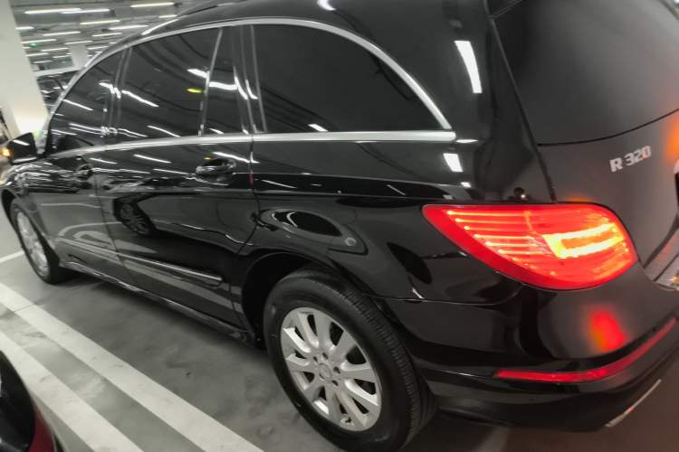 Used Mercedes-Benz R-Class 2017 R 320 4MATIC Business Edition Prestige Model