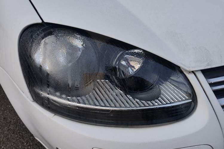 Used Volkswagen Sagitar 2011 1.6L Automatic Comfort Edition Right Front Headlight