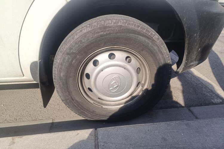 Used SAIC MAXUS Xintu V80 2019 2.5T Classic AMT Aoyuntong Short Wheelbase Mid-Roof 5/6-Seater Right Front Wheel Hub