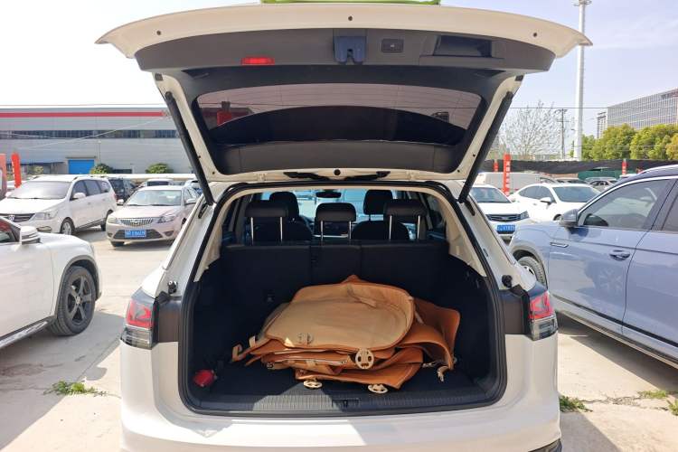 Used Volkswagen Tayron 2024 300TSI Two-Wheel-Drive Luxury Plus Advanced Version Trunk