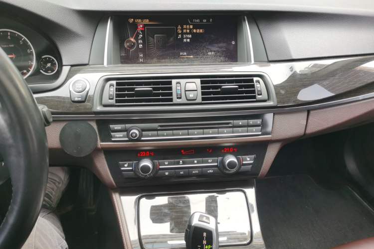 Used BMW 5 Series 2014 525Li Luxury Design Package
