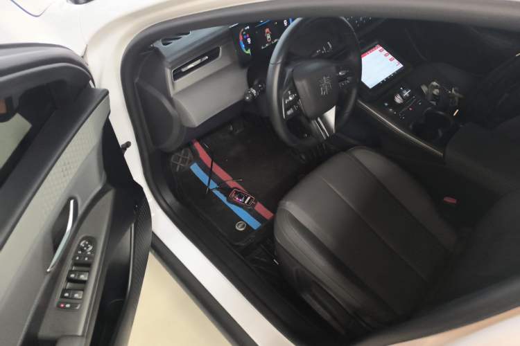 Used BYD Qin PLUS 2025 DM-i Smart Drive 55KM Leading Model
