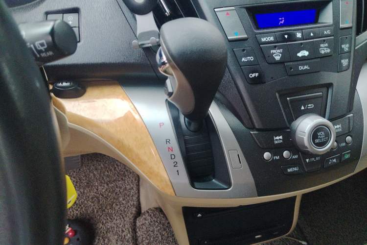 Used Honda Odyssey 2009 2.4L Luxury Edition Gear Lever