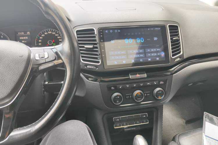 Used Volkswagen Sharan 2016 380TSI Luxury 7-Seater Audio And AC Panel