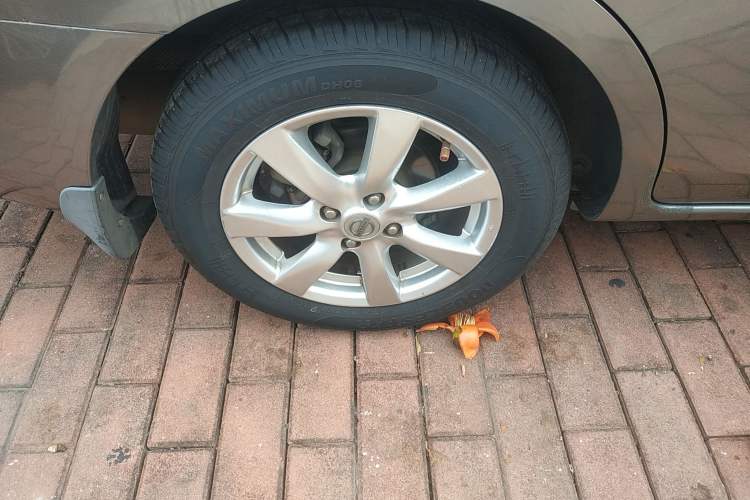 Used Nissan Sunny 2011 1.5XE CVT Comfort Edition Right Rear Wheel Hub