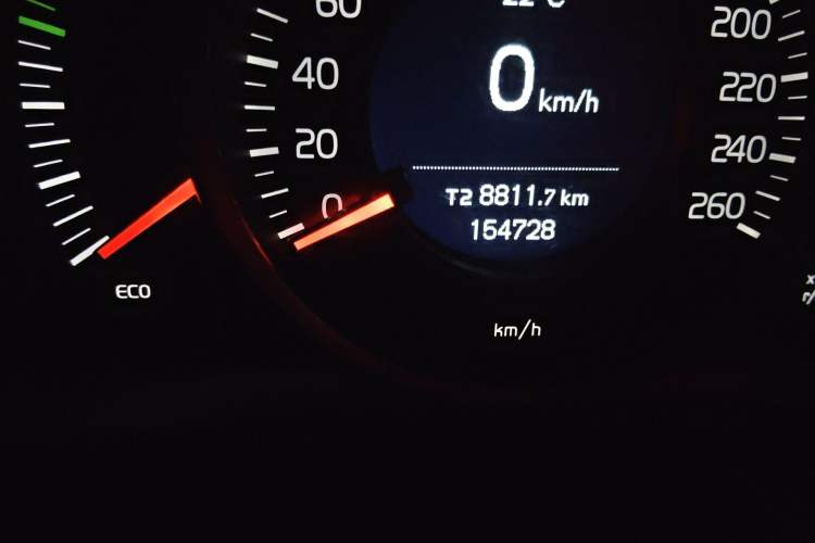 Used Volvo S60 2015 S60L 2.0T Smart Drive Edition Odometer Close Up