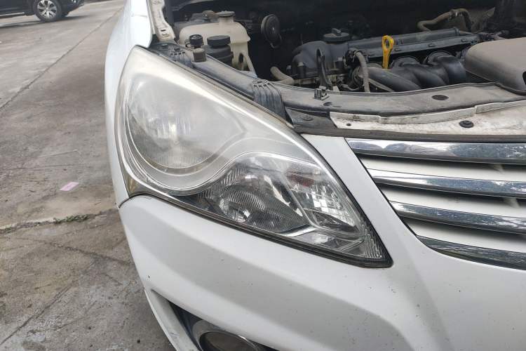Used Hyundai Celesta 2011 1.6L Manual Luxury Model Right Front Headlight