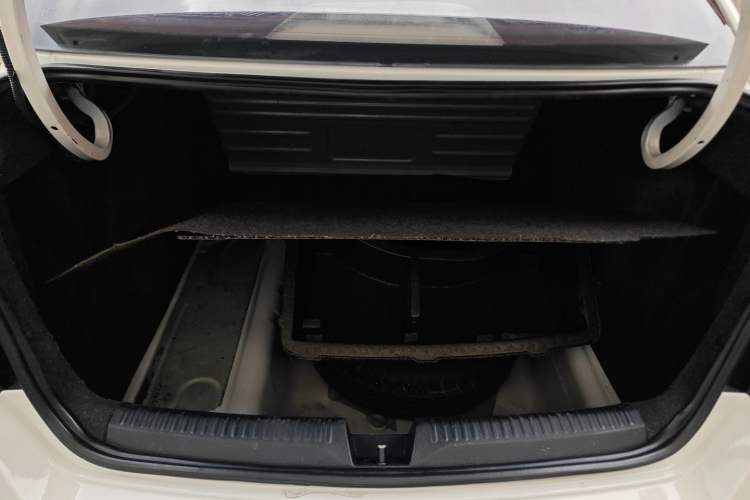 Used Skoda Rapid 2018 1.6L Manual Standard Edition Trunk