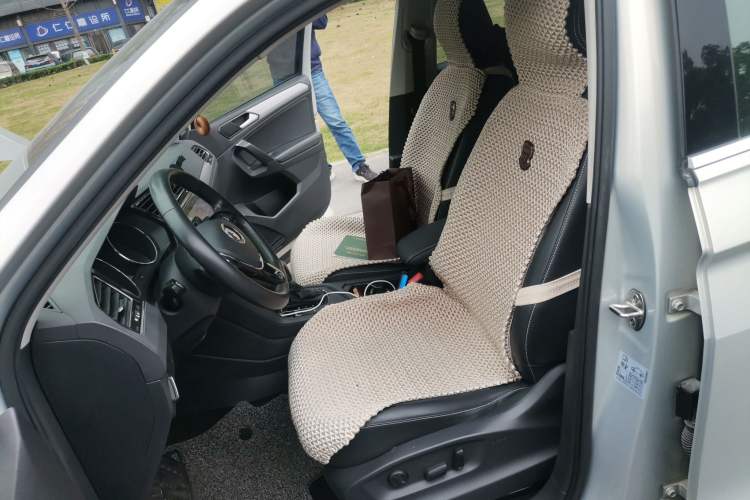 Used Volkswagen Tiguan L 2017 330TSI Automatic Two-Wheel Drive Comfort Edition Left Front Seat