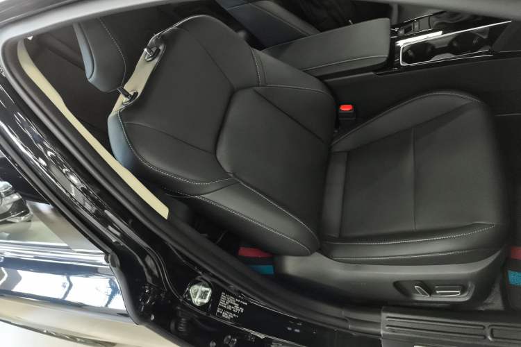 Used Toyota Camry 2026 Model Dual-Engine 2.0HSE Sport Lite Edition