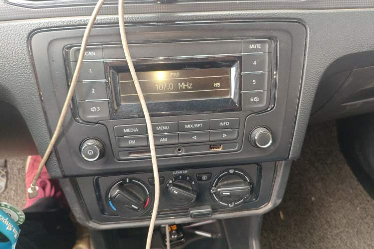 Used Volkswagen Santana 2016 1.6L Manual Fashion Edition Audio And AC Panel