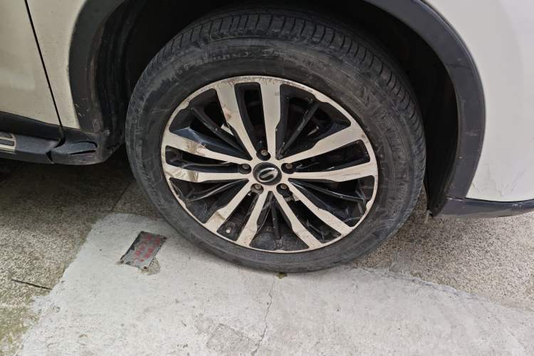 Used GAC Trumpchi GS4 2017 235T Automatic Two-Wheel Drive Luxury Smart Connectivity Version Right Front Wheel Hub