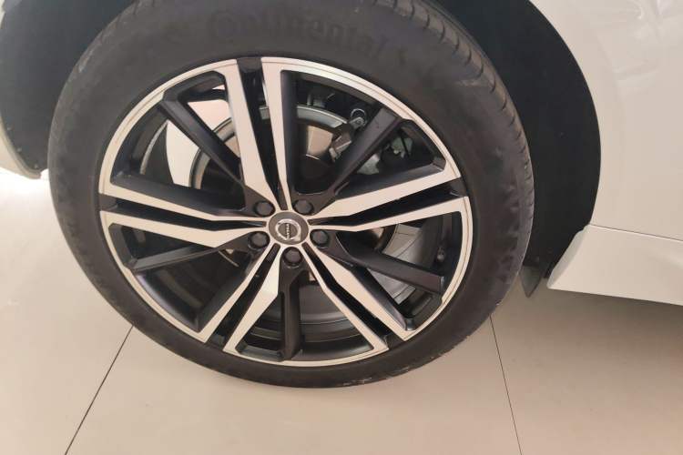 Used Volvo XC60 New Energy 2019 T8 E-Drive Hybrid Intelligent Luxury Sport Edition China V Standard
