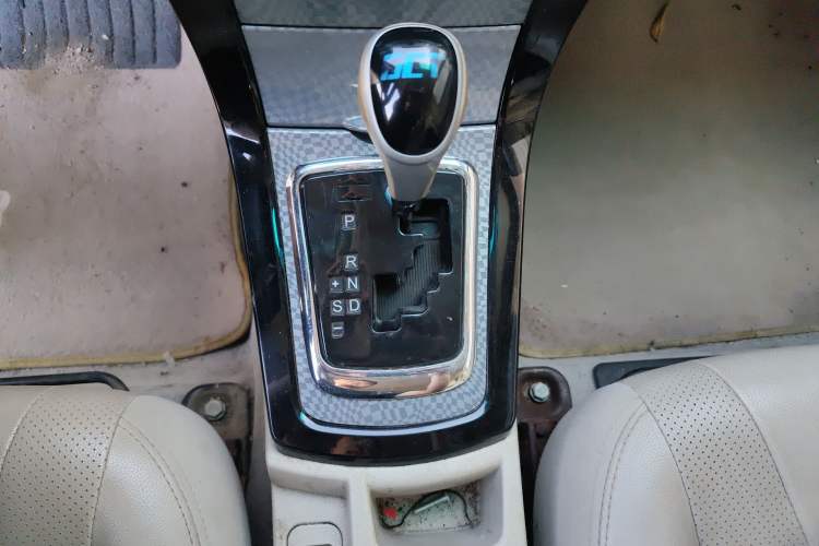 Used BYD Surui 2012 1.5TID Automatic Luxury Version Gear Lever