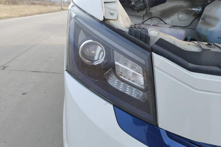 Used Dongfeng Yufeng EM26 2023 Standard Edition 41.472 kWh Henan Lithium Power Right Front Headlight