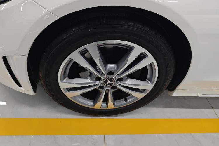 Used Mercedes-Benz C-Class 2021 C 200 L Fashion Edition Sport Version Left Front Wheel Hub