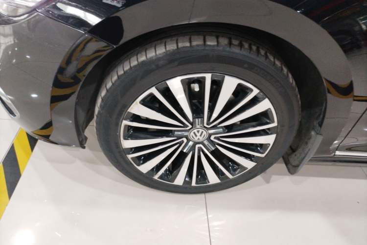 Used Volkswagen Passat 2020 330TSI Luxury Edition China VI