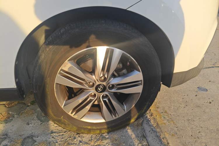 Used Hyundai ix35 2013 2.0L Automatic Two-Wheel Drive Leading GLX China V Emission Standard
