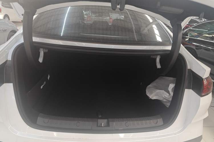 Used BYD Qin L 2024 DM-i 120KM Leading Model Trunk