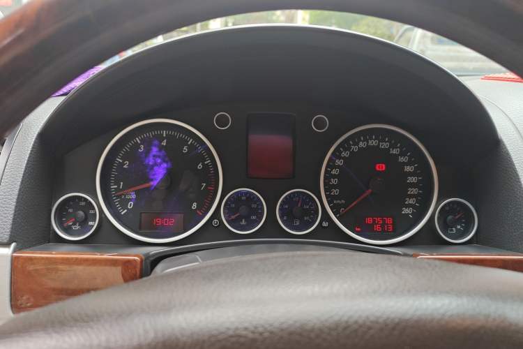 Used Volkswagen Touareg 2006 3.2L Luxury Edition Instrument Cluster