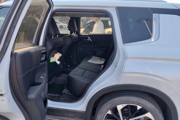 Used Mitsubishi Outlander 2023 1.5T CVT Two-Wheel Drive Luxury Edition 5 Seats Interior 4