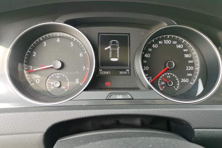 Used Volkswagen Golf 2017 230TSI Automatic Luxury Million-Vehicle Commemorative Edition Odometer Close Up