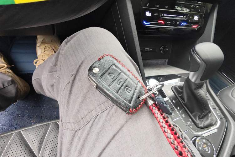 Used Volkswagen Tiguan L 2023 Facelifted 380TSI Automatic All-Wheel Drive R-Line Plus Version 7-Seater
