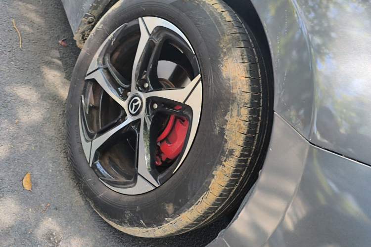 Used Mazda 3 Axela 2017 Sedan 1.5L Automatic Luxury Model China VI Standard Right Front Wheel Hub