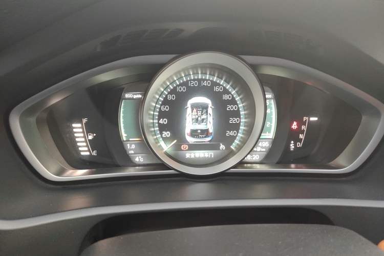 Used Volvo V40 2016 T3 Smart Luxury Edition