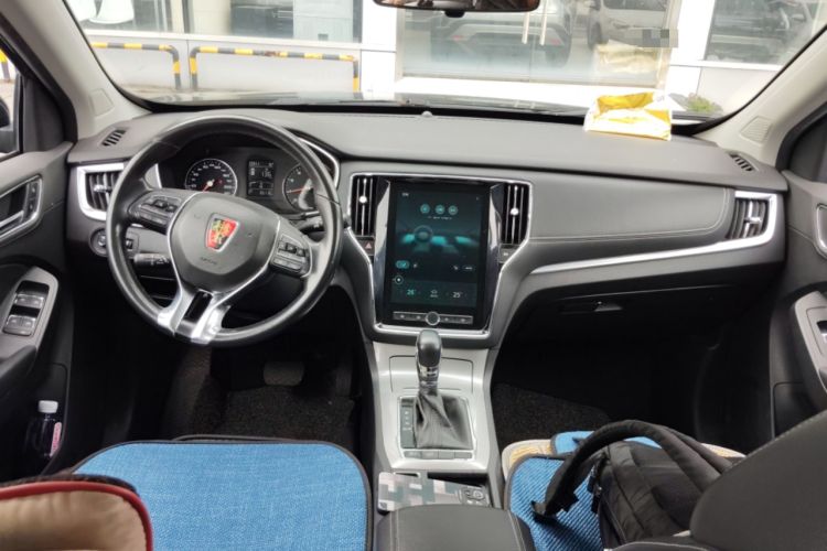 Used Roewe RX5 2018 20T Two-Wheel Drive Automatic Internet Smart Edition Center Console