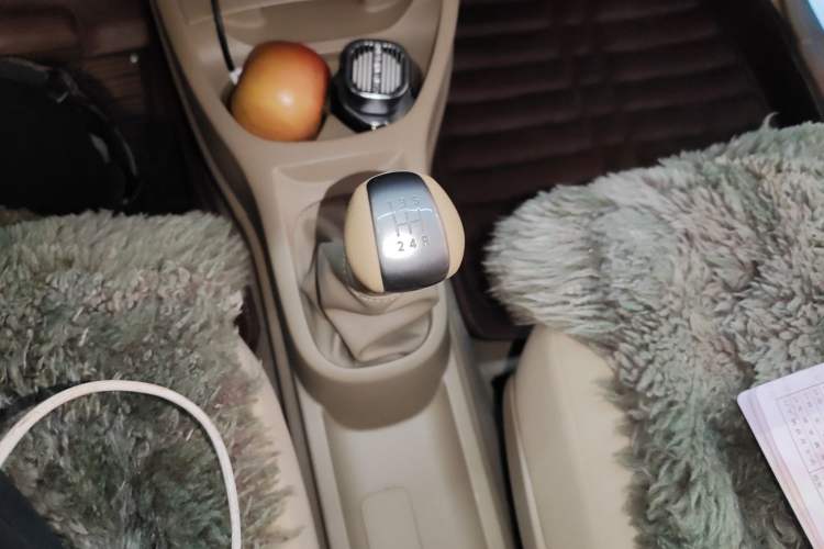 Used Nissan Livina 2015 1.6XE Manual Comfort Edition Gear Lever