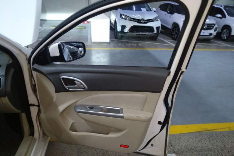 Used Baojun 630 2014 1.5L manual standard version