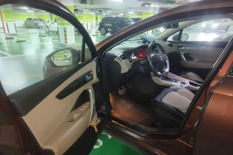 Used DS 6 2014 1.6T Luxury Edition THP160
