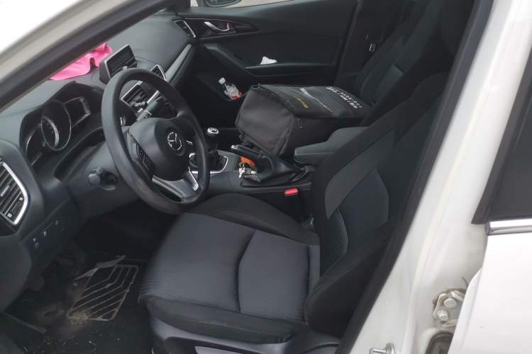 Used Mazda 3 Axela 2016 Sedan 1.5L Manual Comfort Model
