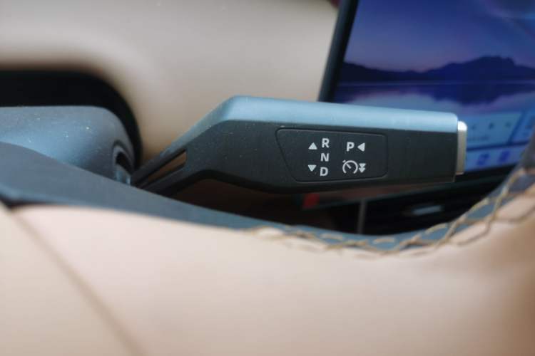 Used Dongfeng Aeolus L8 2025 Model 112KM Dream Edition Gear Lever