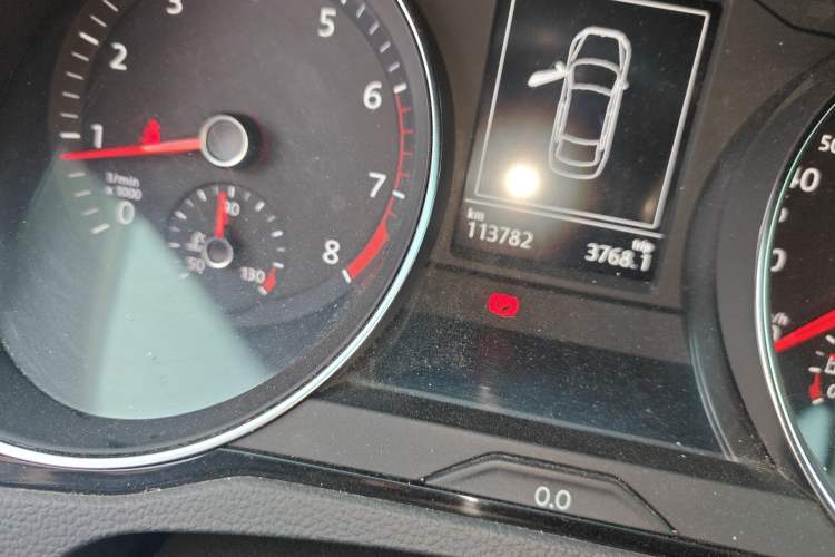 Used Volkswagen Magotan 2017 330TSI DSG Luxury Model Odometer Close Up