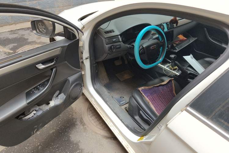 Used Qoros 3 2016 Sedan 1.6L Automatic Zhiyue Model Driver Seat