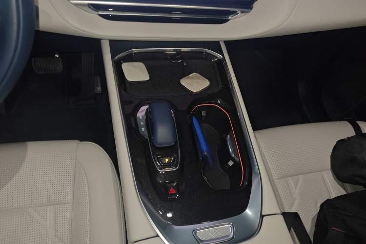 Used Zeekr 009 2024 Six-Seat Executive Version 4WD 108 kWh