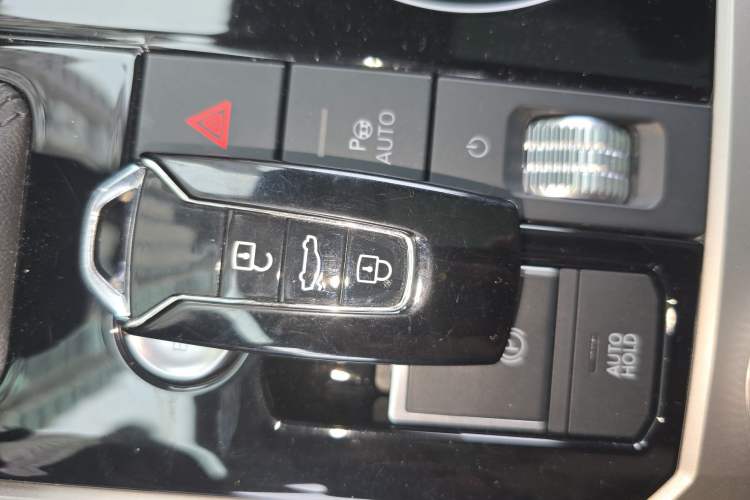 Used Volkswagen Touareg 2022 3.0 TSI Luxury Edition Black Diamond Sport Package
