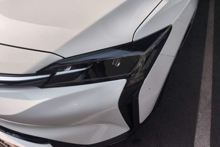 Used Buick Velite 6 2023 Revised Version 430 km Range – Commuter Edition
