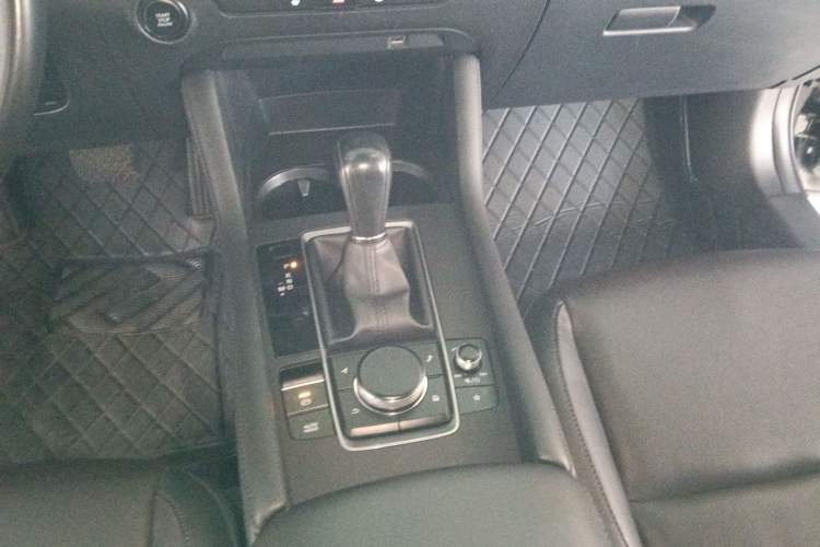 Used Mazda 3 Axela 2020 1.5L Automatic Luxury Version Gear Lever
